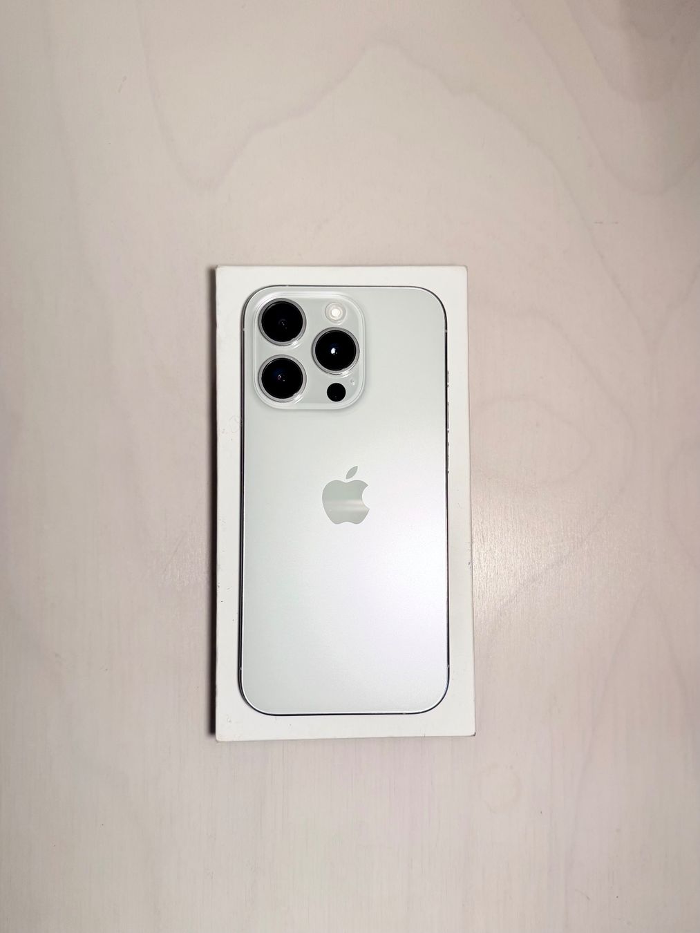 Apple Handys / Smartphones: Apple iPhone 15 Pro, 1TB, Weiss - TOP ZUSTAND – Gebraucht aus Zürich von lino.t