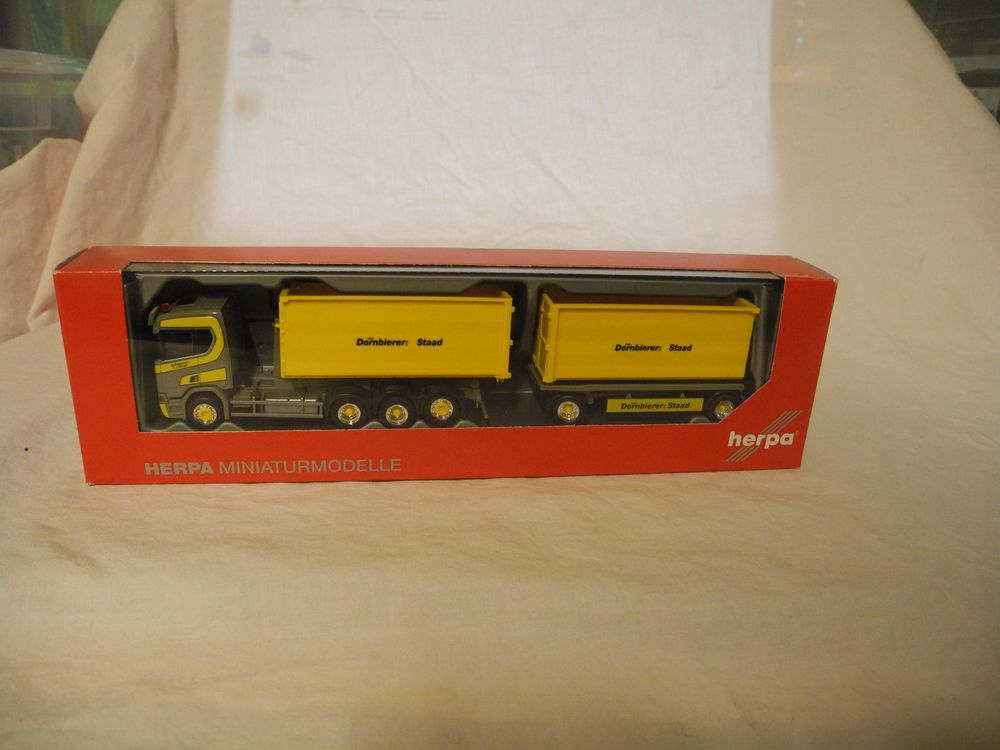 Camion Herpa 1/87 – SCANIA CR 20 6x4 Benne DORNBIERER – 3 Essieux – Gris – H318471