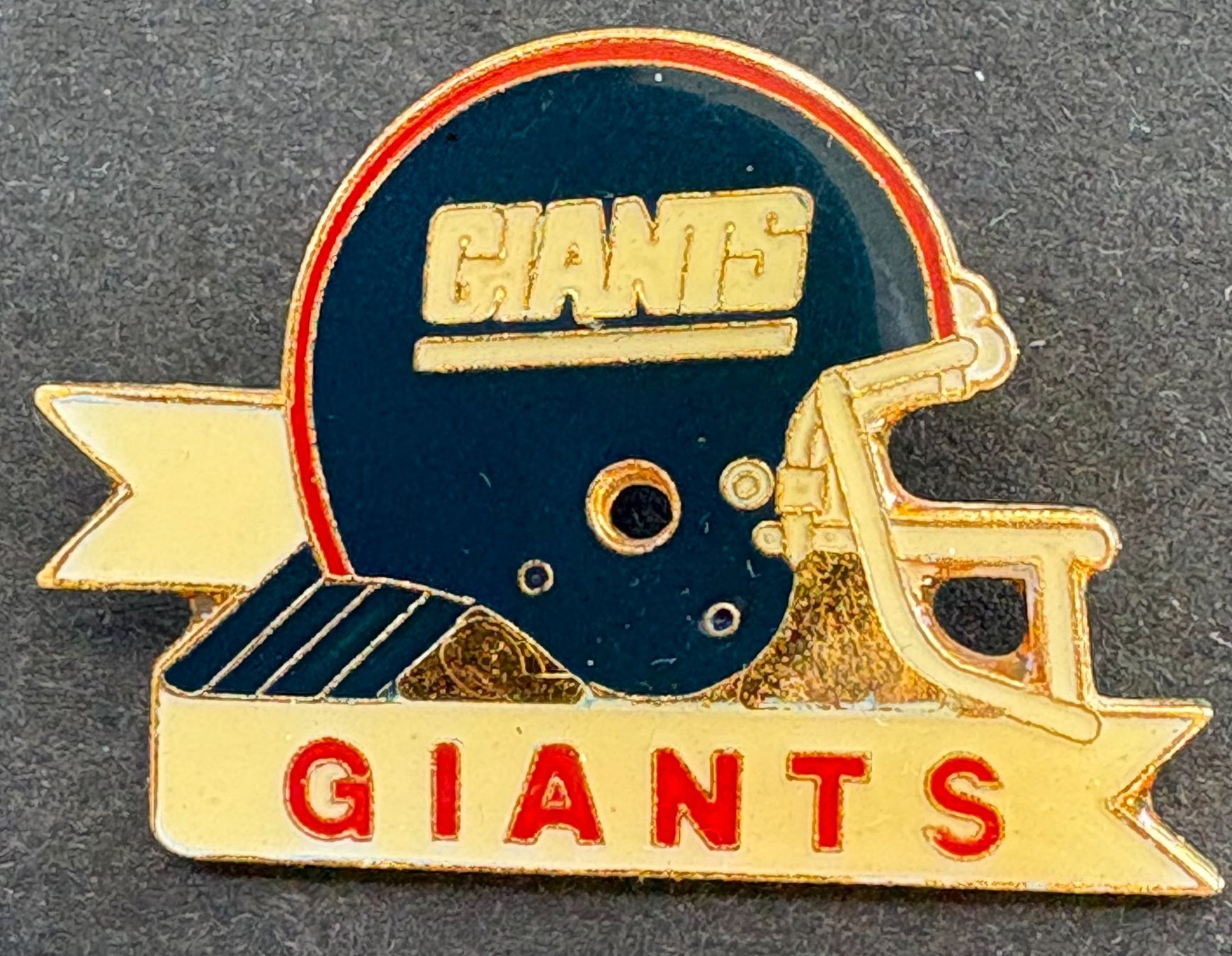 Schweizer Armee Plaketten & Abzeichen: PIN GIANTS – Gebraucht aus Ostermundigen von wini63