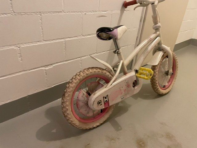 Biciclette: Hello Kitty Mädchenvelo, Kindervelo,12 Zoll – Usato da Widen venduto da Fachmaa83 1
