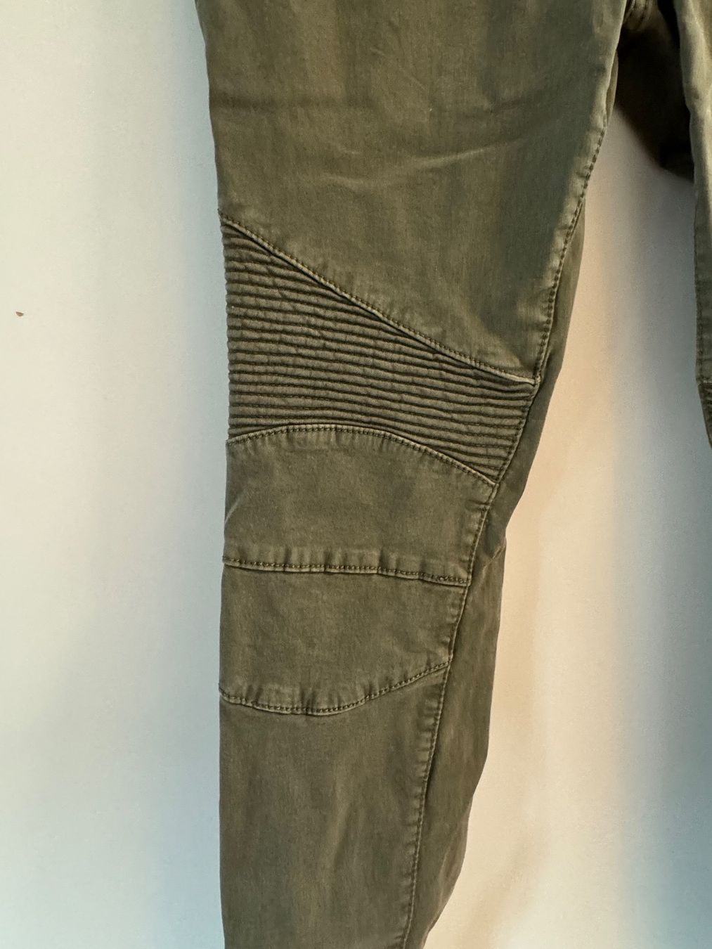 Pantaloni: Hose Olivegrün, Gr.M – Usato da Arlesheim venduto da Eli_77 1