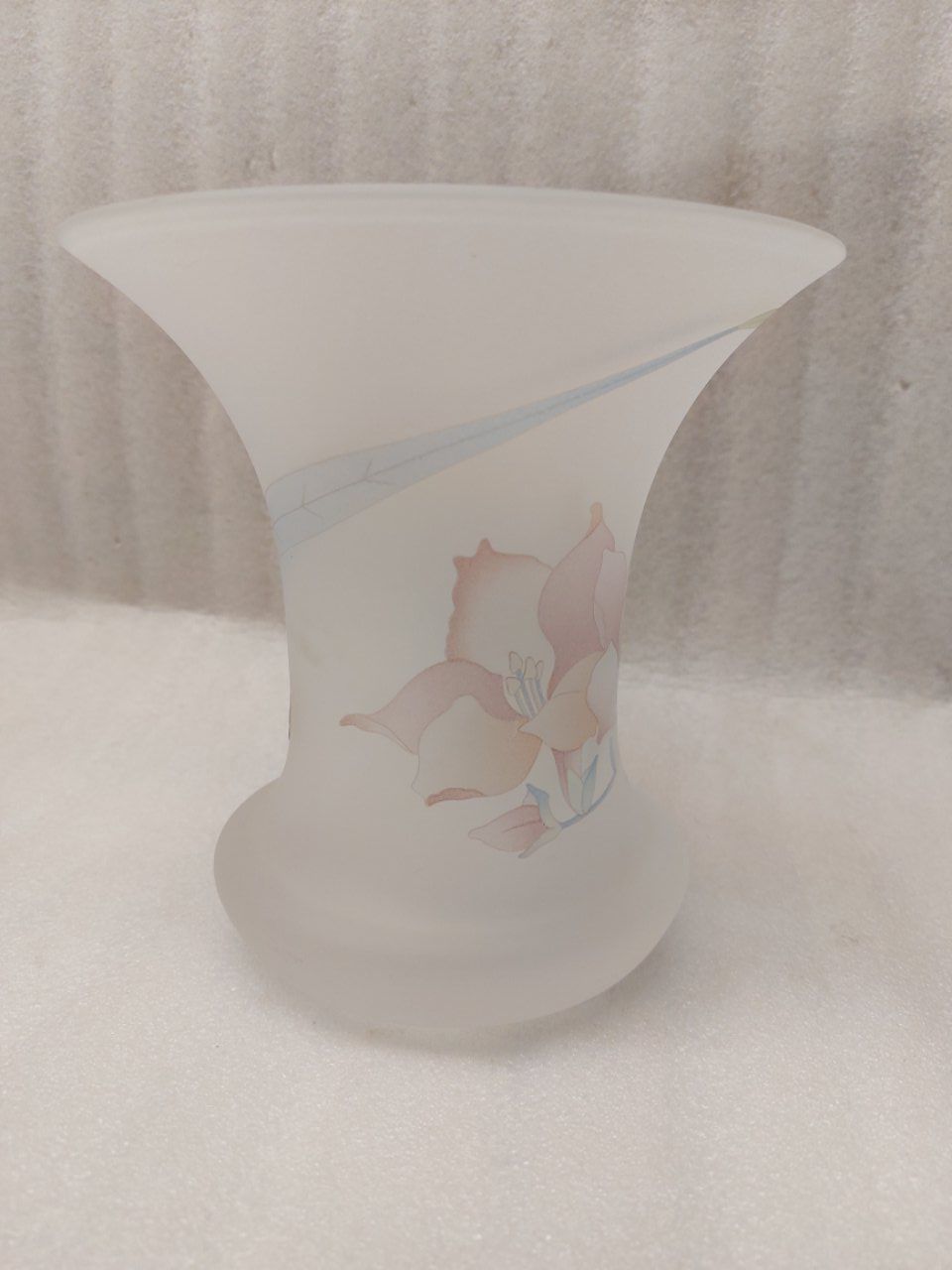 Hutschenreuther Vasen & Gefässe: Vase aus satiniertem Glas Hutschenreuther – Gebraucht aus Pambio Noranco von TREBORLOP