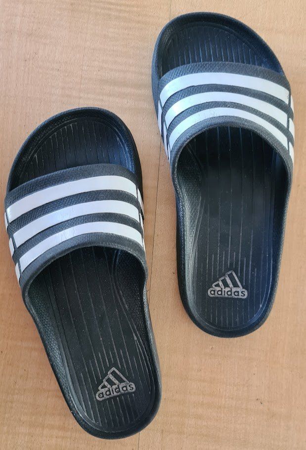 Adidas Chaussures femmes: Badeschlappen – D'occasion à Islikon par EFH651