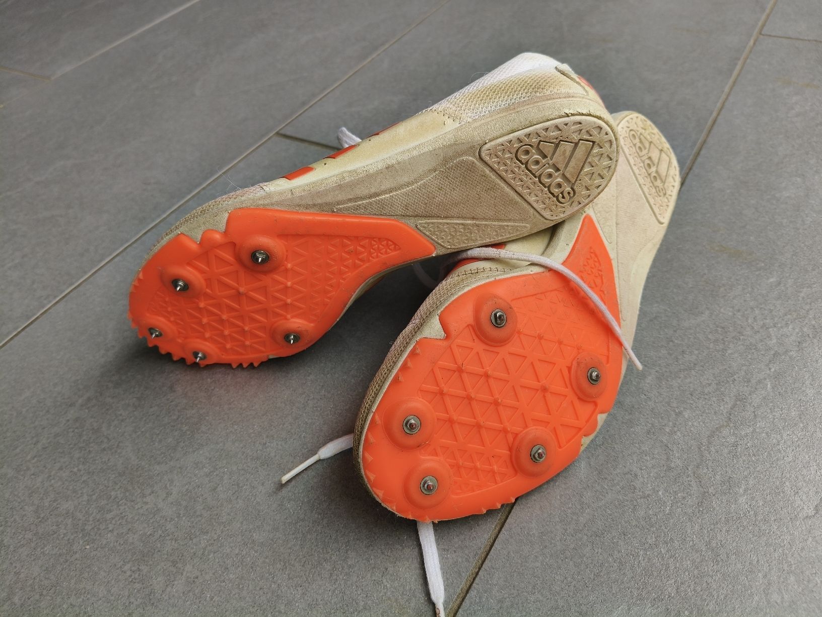 Adidas Scarpe da uomo: Nagel-Laufschuhe Gr 39.5 – Usato da Riehen venduto da India13 1