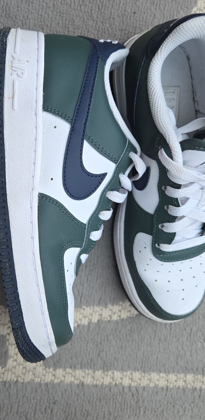 Nike Chaussures hommes: Nike Air Force 1 Grösse 37.5 – D'occasion à Stein AG par MARILiii89