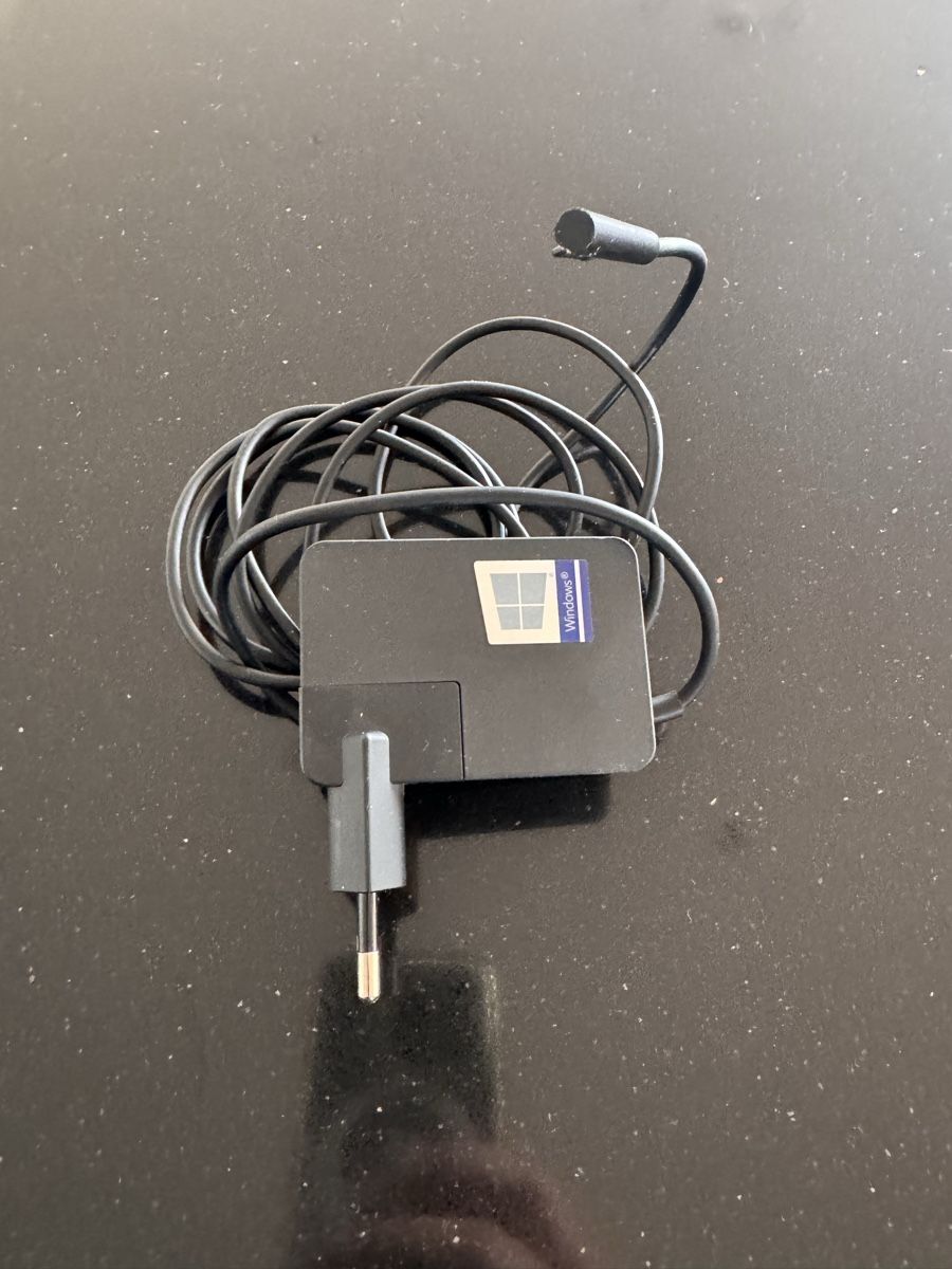 Microsoft Chargeur: Microsoft Surface Netzteil 24W – D'occasion à Gisikon par Andy251
