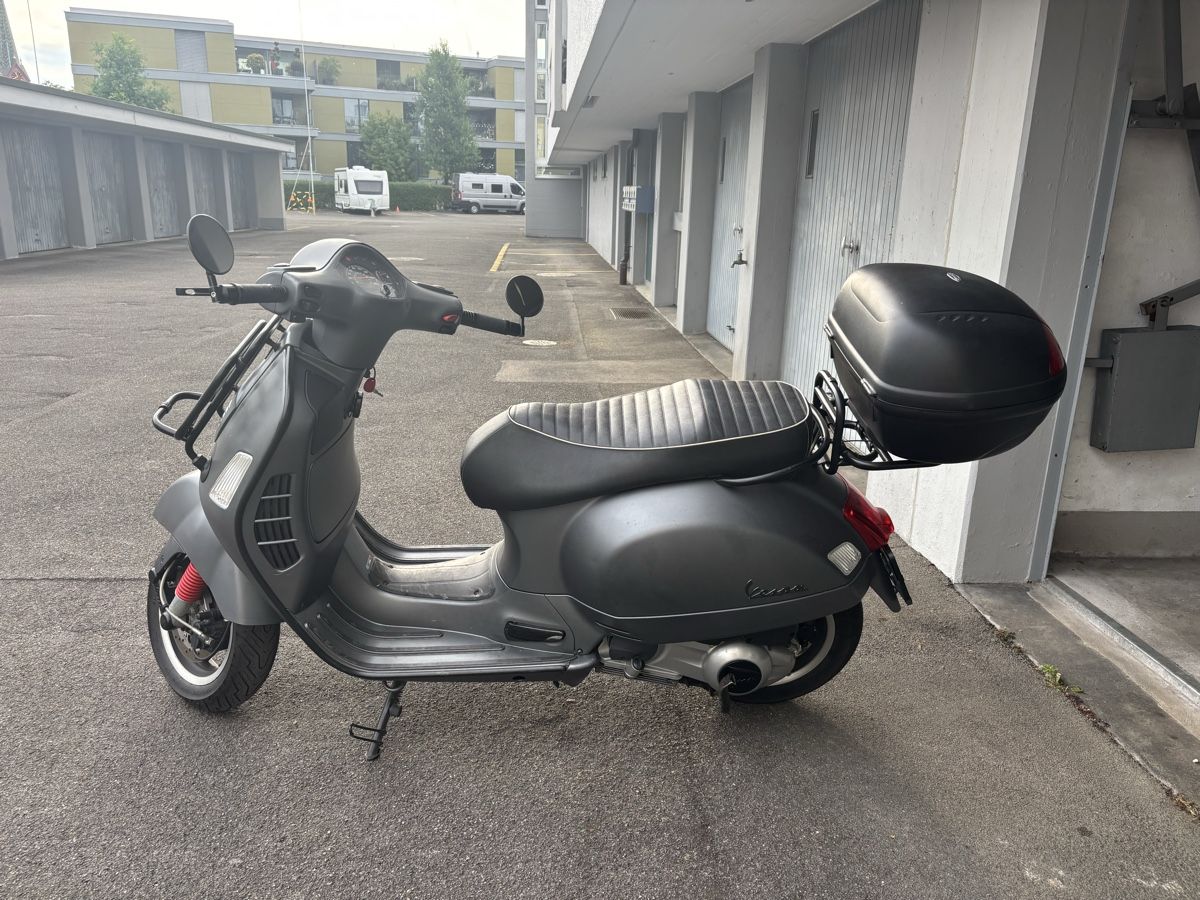 Vespa Scooter: Piaggio Vespa GTS 300 Super – Usato da Zürich venduto da Gantner2