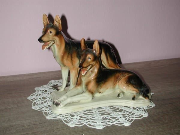 Statuette: Antike Porzellan Schäferhunde – Usato da Thun venduto da Fbchm