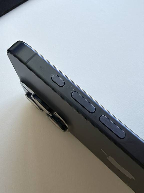 Portables: iPhone 15 Pro  256 GB – D'occasion à Wittenbach par 93darian 2