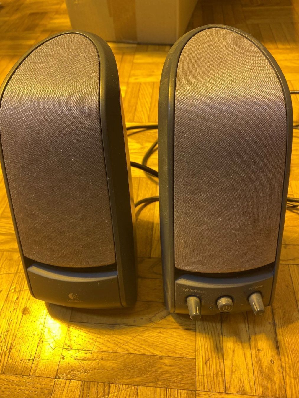 Lautsprecher: Enceintes pour ordinateur. – Gebraucht aus Clarens von Surcouf91