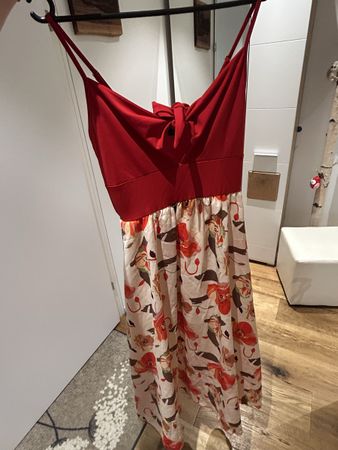 Kleid rot-weiss geblümt Grösse S neuwertig❤️🌺