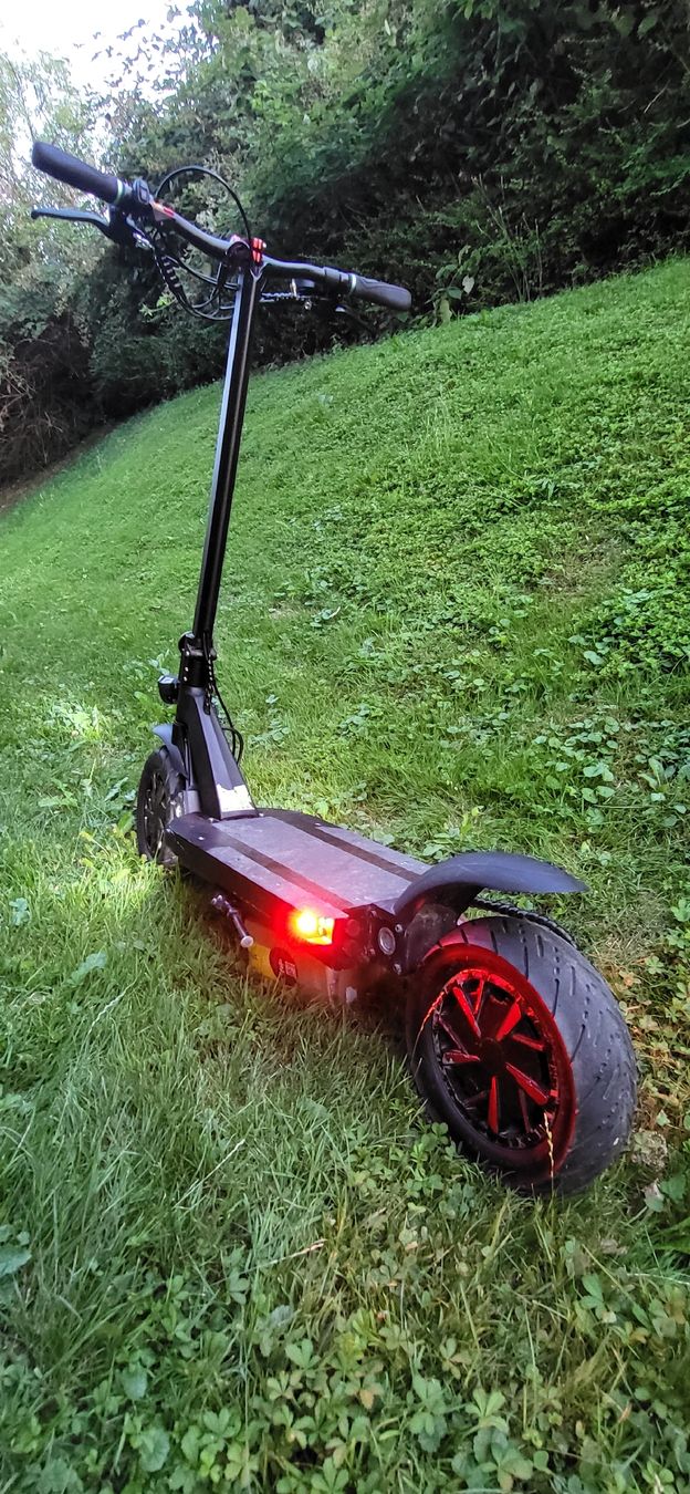 Scooters: Elektroroller HISPEED, schwarz, gute Zustand.  – Gebraucht aus Horgen von eas_kv8p 6