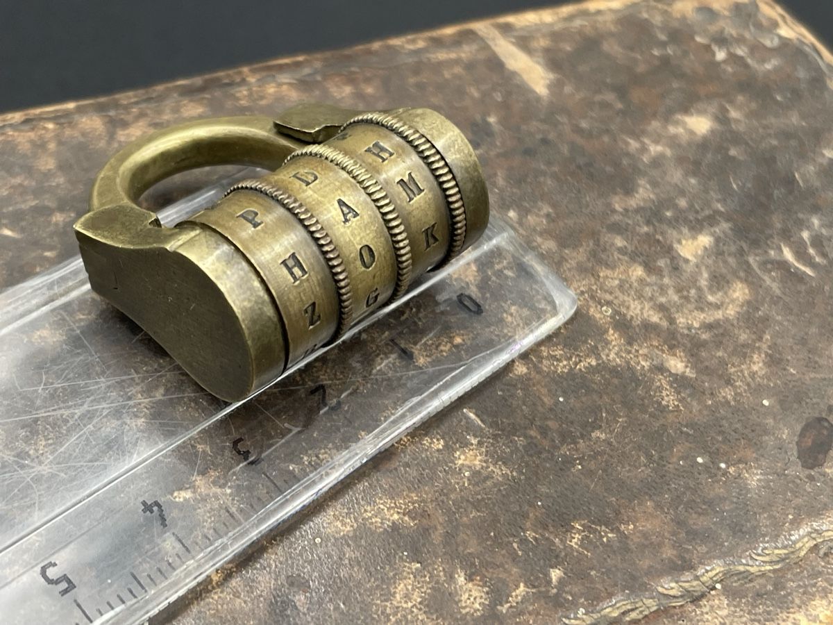 Cadenas: antikes Buchstabenschloss  – D'occasion à Baar par Nini043 2