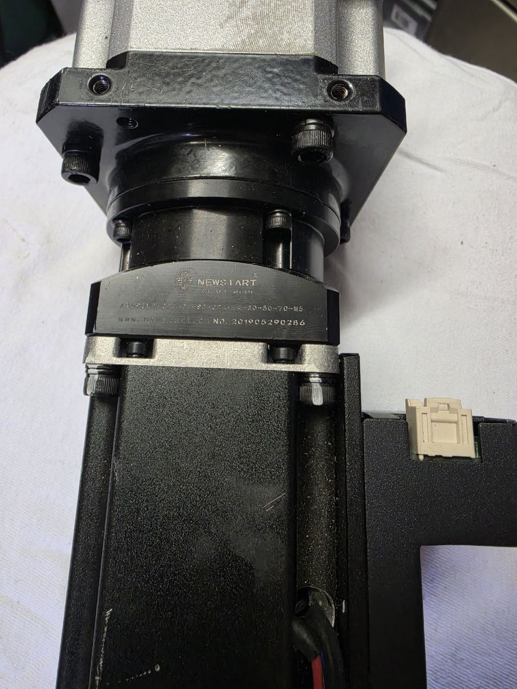Motoren: SYNTRON Servomotor 200W mit Getriebe – Gebraucht aus Nussbaumen AG von Martinfal 3