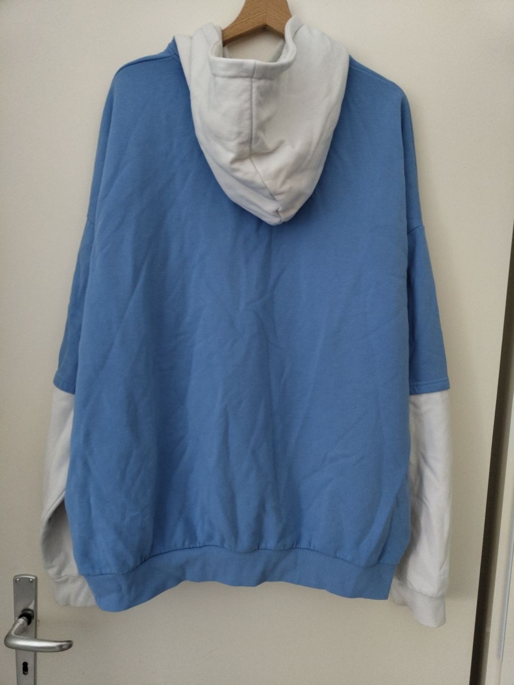 Pullover & Sweatshirts: Pullover Kapuzenpullover hellblau Grösse XXL New York – Gebraucht aus Reinach ag von Wildschwein_Braten 1
