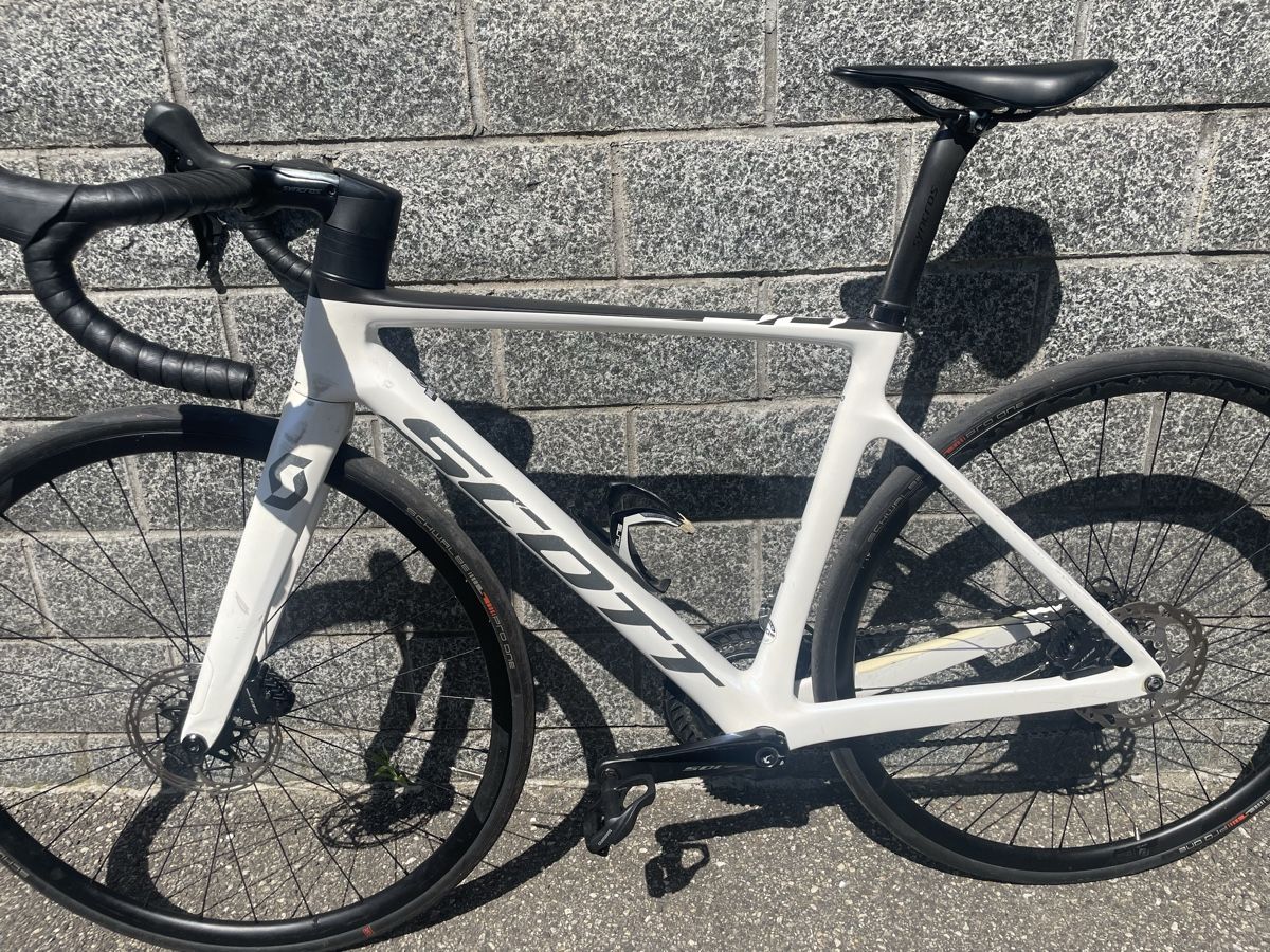 Scott Velos: Scott Addict Rc 40, full carbon – Gebraucht aus Biasca von Wolfabri 1