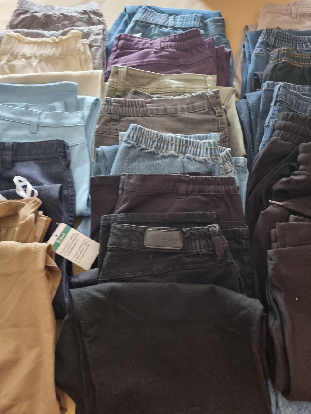 Kleiderpakete: Flomi / secondhand    22 Hosen  /  Jeans – Gebraucht aus Aesch BL von mutti04 2