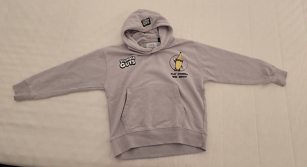 Pullover & Sweatshirts: Hoodie Gr. 140 cm – Gebraucht aus MUTTENZ von cod_8p5k