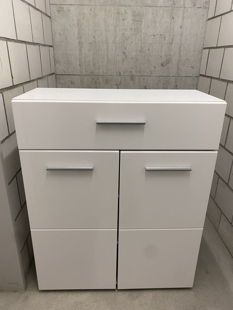 Commodes: Kommode  – D'occasion à Buchs AG par ese_ms7g