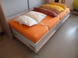 Klappbett mit Schrank Holzoptik Abholung in 8155 Niederhasli