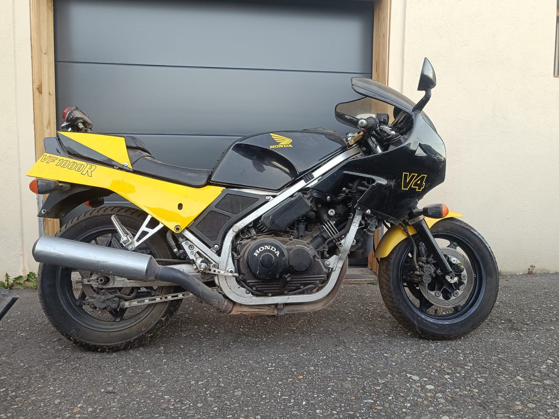 Strada: Scheunenfunde Honda VF 1000 R – Usato da Reitnau venduto da kariah