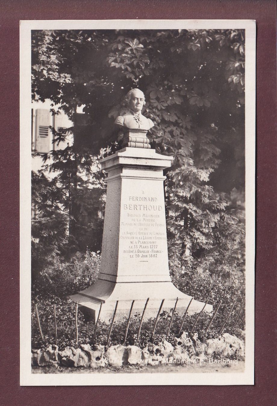 Ansichtskarten: COUVET - Monument Berthoud – Gebraucht aus Pully von nicecards