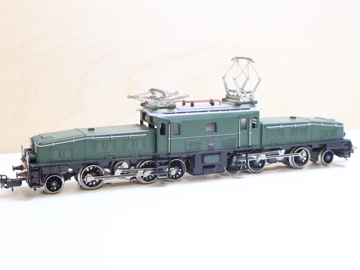 Märklin Modellini di ferrovie: Märklin SBB Krokodil E-Lok 3015 - Top Gussmodell – Usato da Winterthur venduto da Monstera