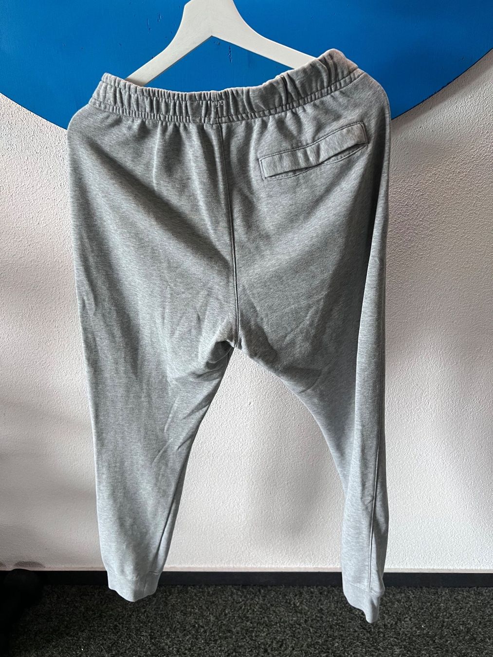 Nike Pantaloni: Original Nike Trainerhosen Grau M – Nuovo (secondo la descrizione) da Frauenfeld venduto da isa_9cy7 3