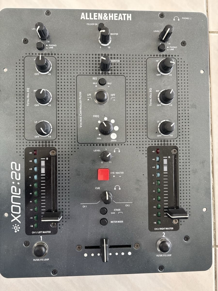 Allen & Heath Console di mixaggio: DJ Mixer Allen&Heath XONE22 – Usato da Aesch LU venduto da Analog557