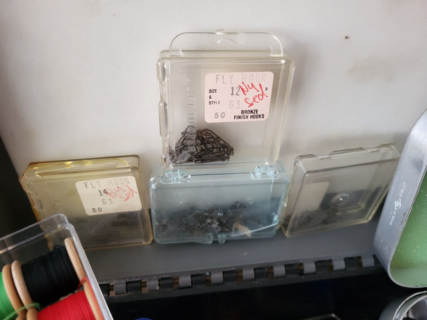 Esche: Fliegen + Bindematerial – Usato da Bolligen venduto da Jsamsung 3