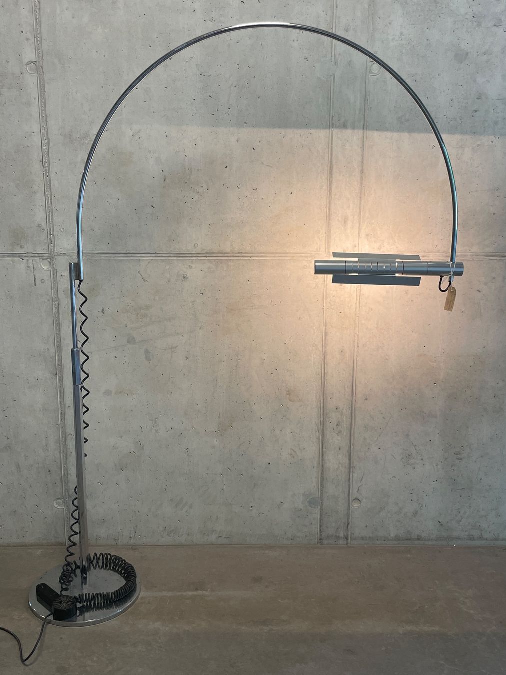 Baltensweiler Lampade: Baltensweiler Bogenleuchte Halo-Stativ – Usato da Zürich venduto da starch.studio
