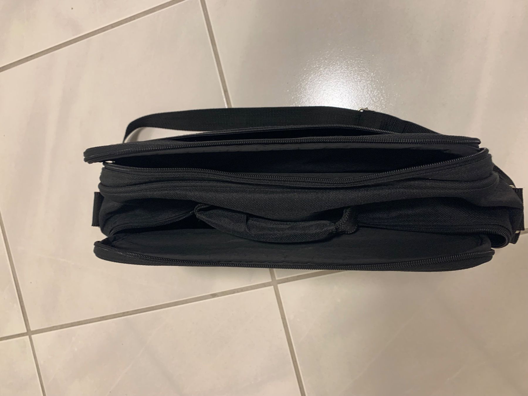 Sacs: Laptop Umhängetasche – D'occasion à Embrach par Bdennis 1