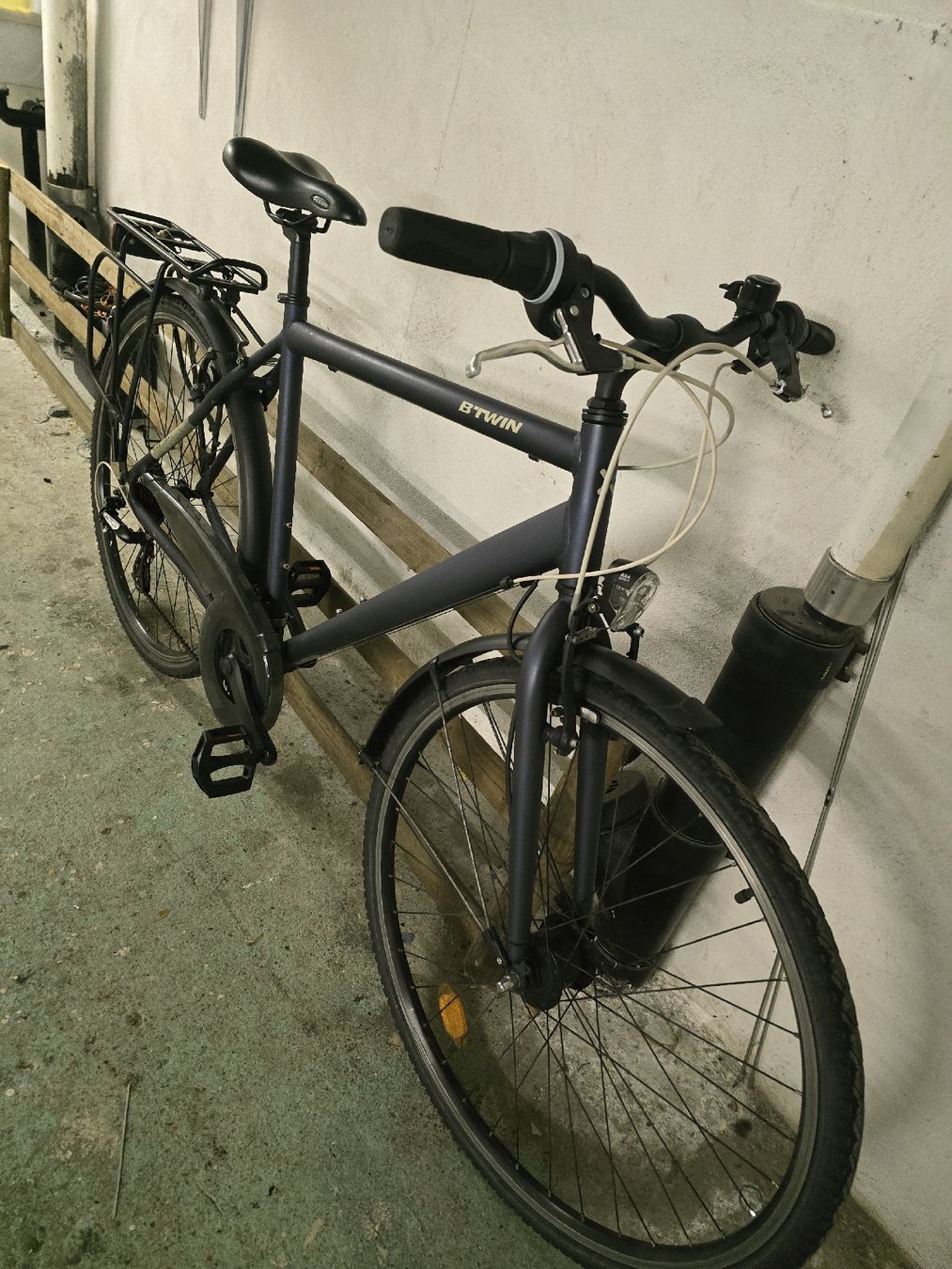 Velos: B'TWIN dunkelblau 28 zoll – Gebraucht aus Zürich von Jovi8 2