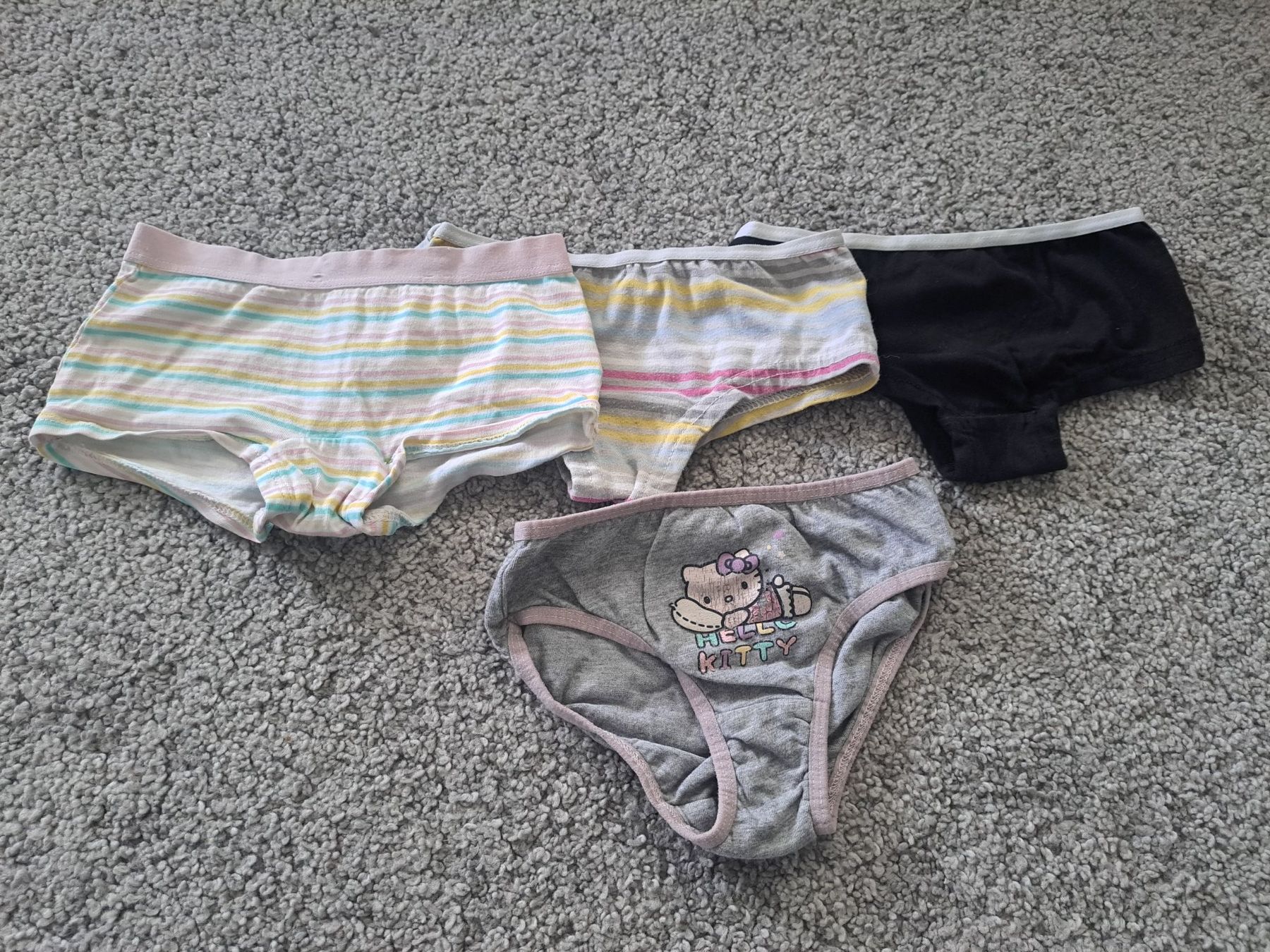 Biancheria intima: Unterhosen 4 Stk. Gr.98/104 ab 1 Fr. – Usato da Kaltbrunn venduto da Nili133