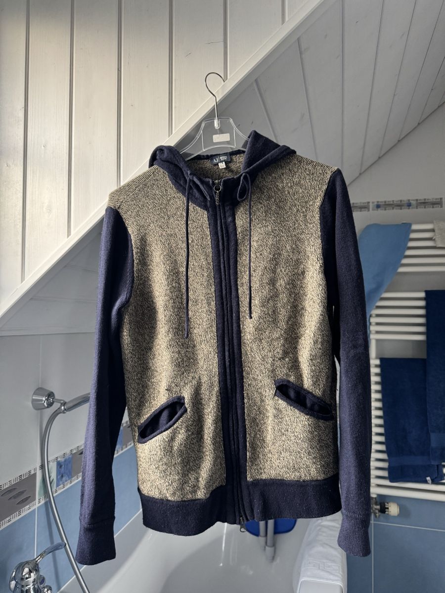 Armani Giacche: Armani Jeans gestrickte Jacke Grösse M – Usato da Trélex venduto da stripedthrift