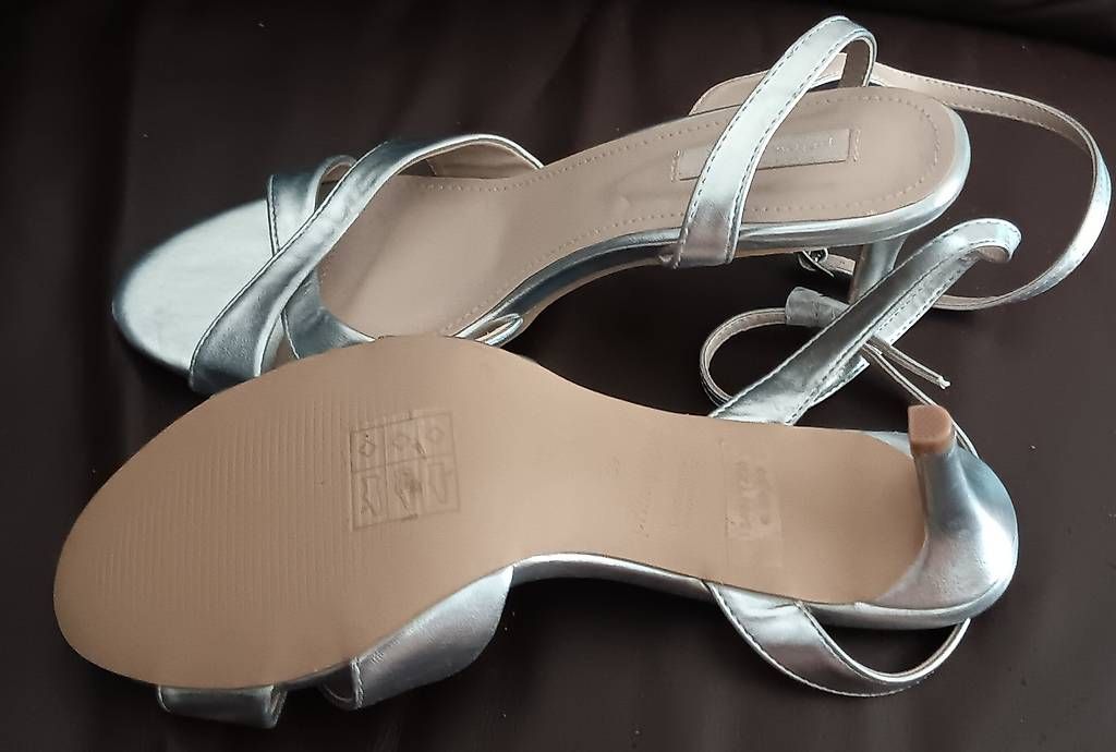 Scarpe da donna: Neue Damen Sandalen silber gr.39 – Usato da Staufen venduto da mar_wf6r 1