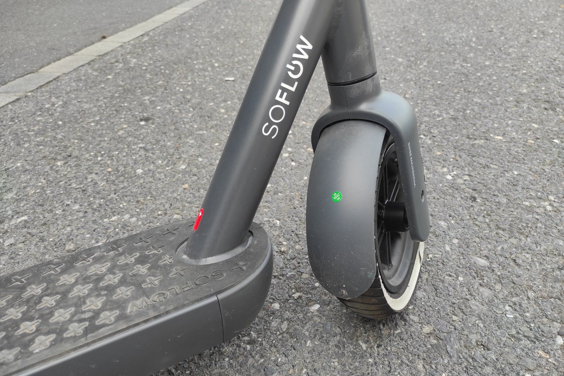Soflow Kickboard: E-Scooter SoFlow SO ONE black – D'occasion à Niederurnen par Simarik 4
