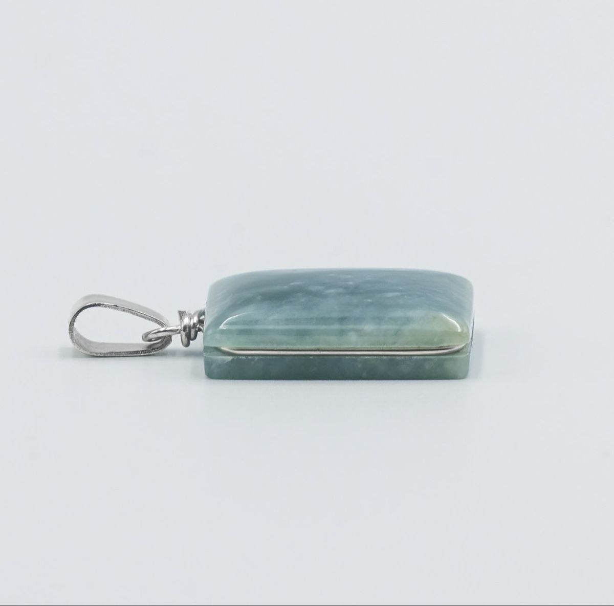 Ciondoli: Rechteckiger Anhänger aus Jade – Nuovo e nell'imballaggio originale da Ruggell venduto da JadeShop 2