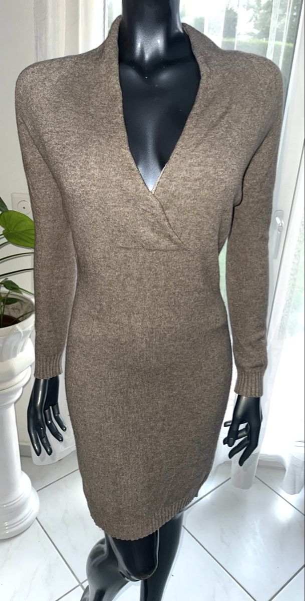 Robes: STRICKKLEID GR. M – D'occasion à Unteraegeri par MH203