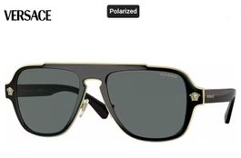 Versace Sonnenbrille Polarisiert Schwarz Gold unisex Neu