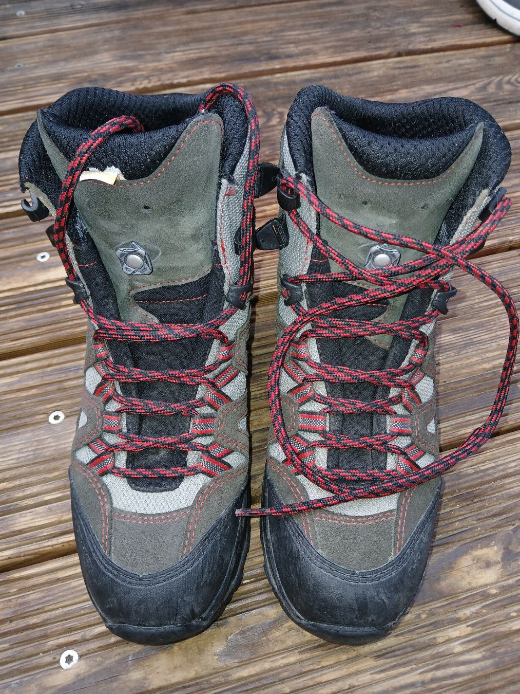 Lowa Scarpe da donna: lowa goretex Wanderschuhe gr 40 – Usato da recherswil venduto da papamoll71