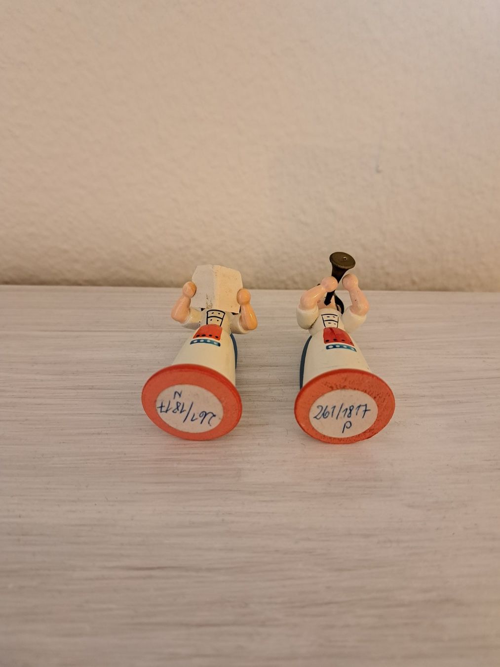 Statuette: 2 alte Holzengelchen – Usato da Grüningen venduto da Tappio 3