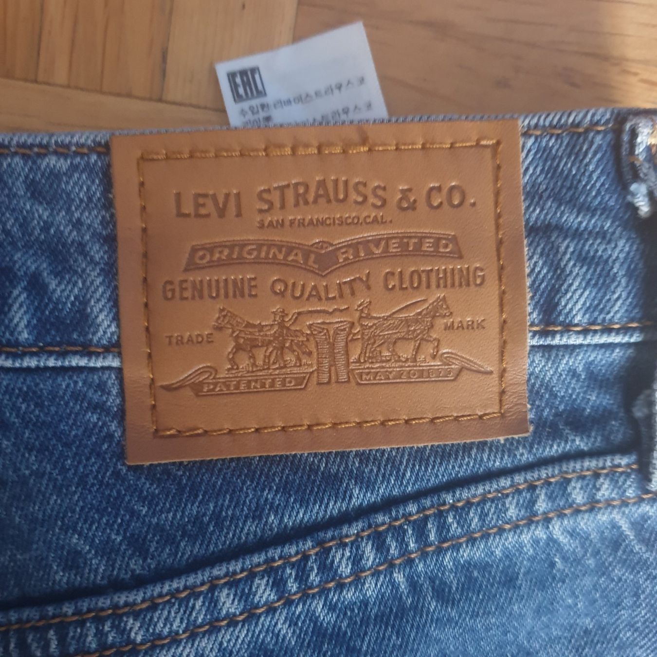 Levi's Jeans: Levi's schöne breite Jeans Gr. 31 – Nuovo (secondo la descrizione) da Frenkendorf venduto da Chrigeli01 4