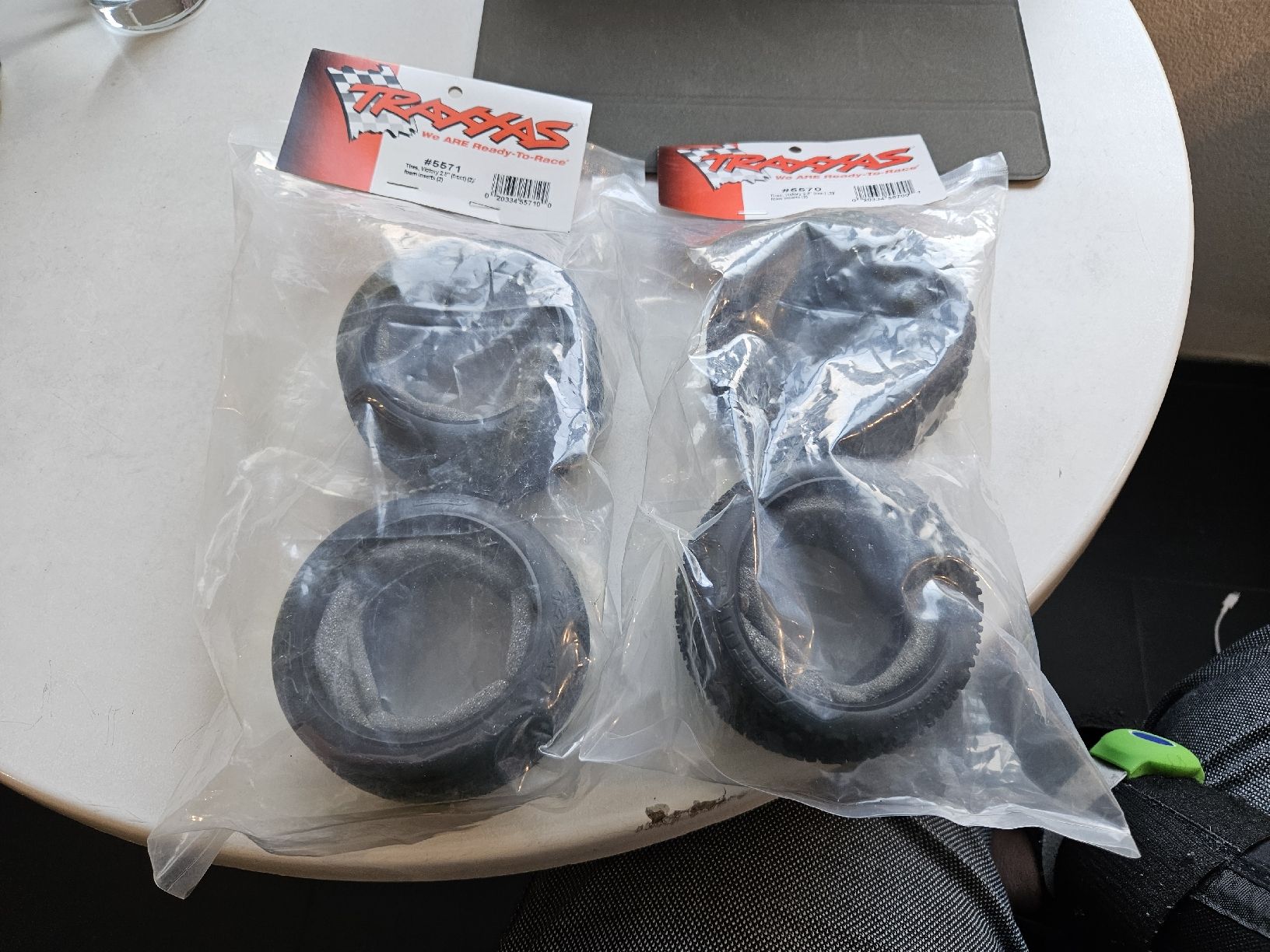 Traxxas Modellismo RC: Traxxas Tires Victory 2.8" – Nuovo e nell'imballaggio originale da Solothurn venduto da Sam79