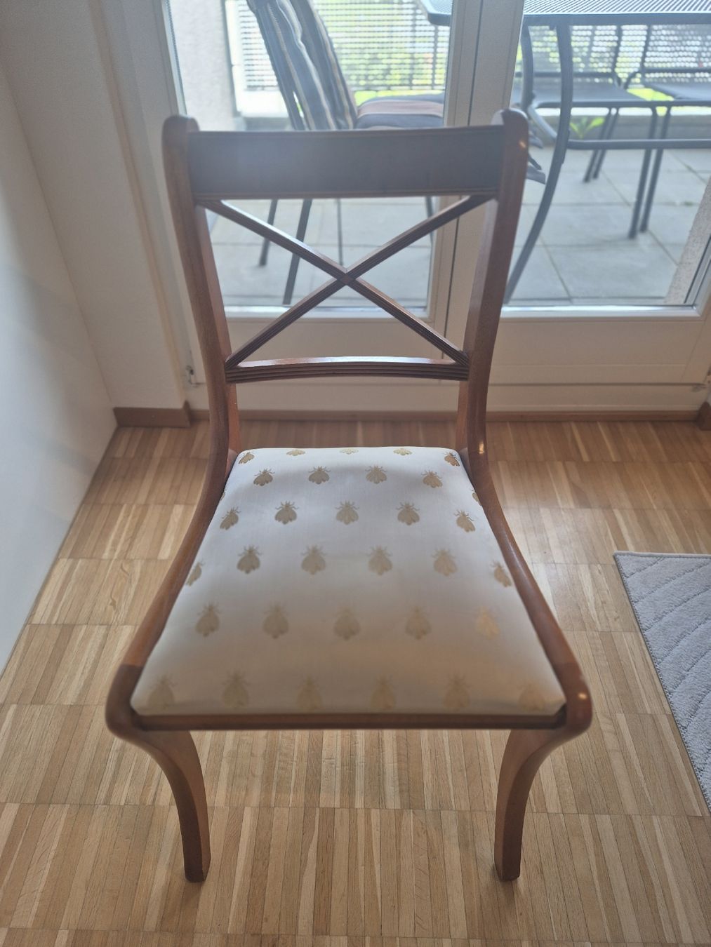 Set di tavolo e panche: Wunderschöner antiker Nussbaum-Esstisch mit 6 Stühlen – Usato da Lachen SZ venduto da Chuchichaestli_85 9