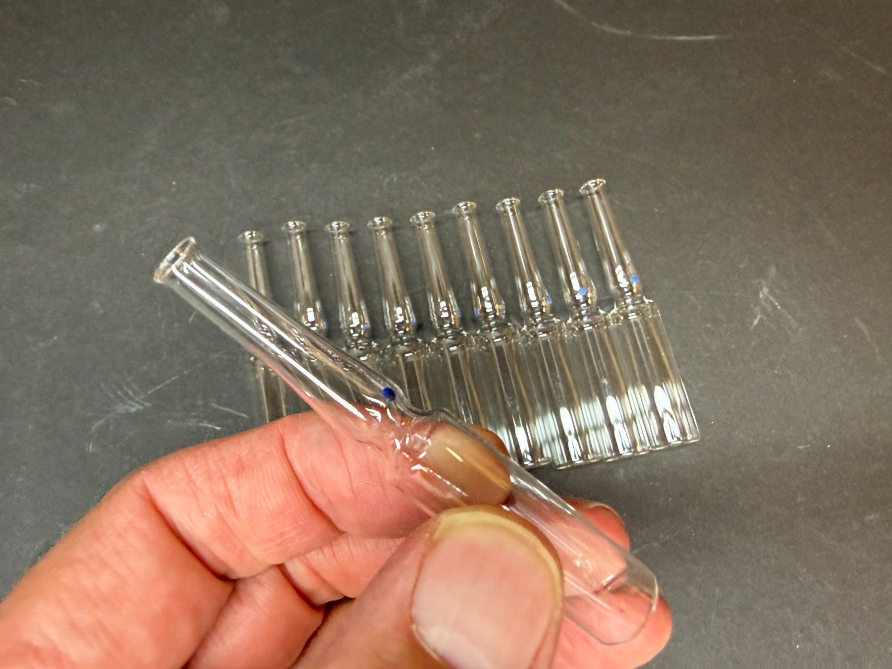 Bicchieri: 10 Glasampullen, neu – Nuovo e nell'imballaggio originale da Lützelflüh-Goldbach venduto da Napfnugget01 2