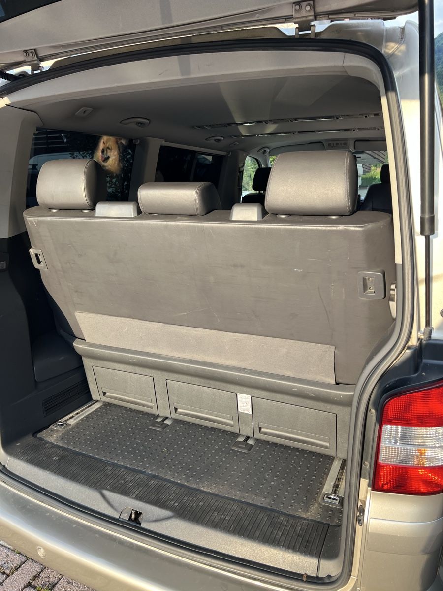 Toutes les pièces auto: VW T5 Rücksitzbank Leder  – D'occasion à Emmetten par sve_5x9p 2