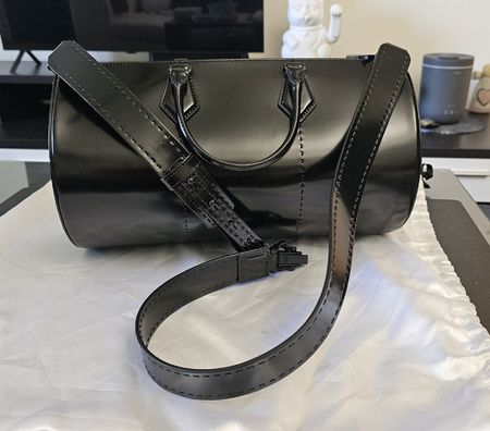 Max Mara Maxi Zylinder Schultertasche schwarzem Leder Neu