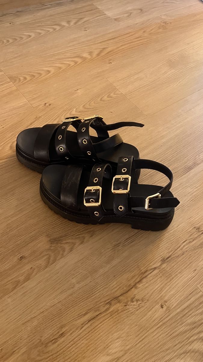 Dosenbach Damenschuhe: Catwalk schwarze Sandalen – Gebraucht aus Wettingen von unerhoertlaut