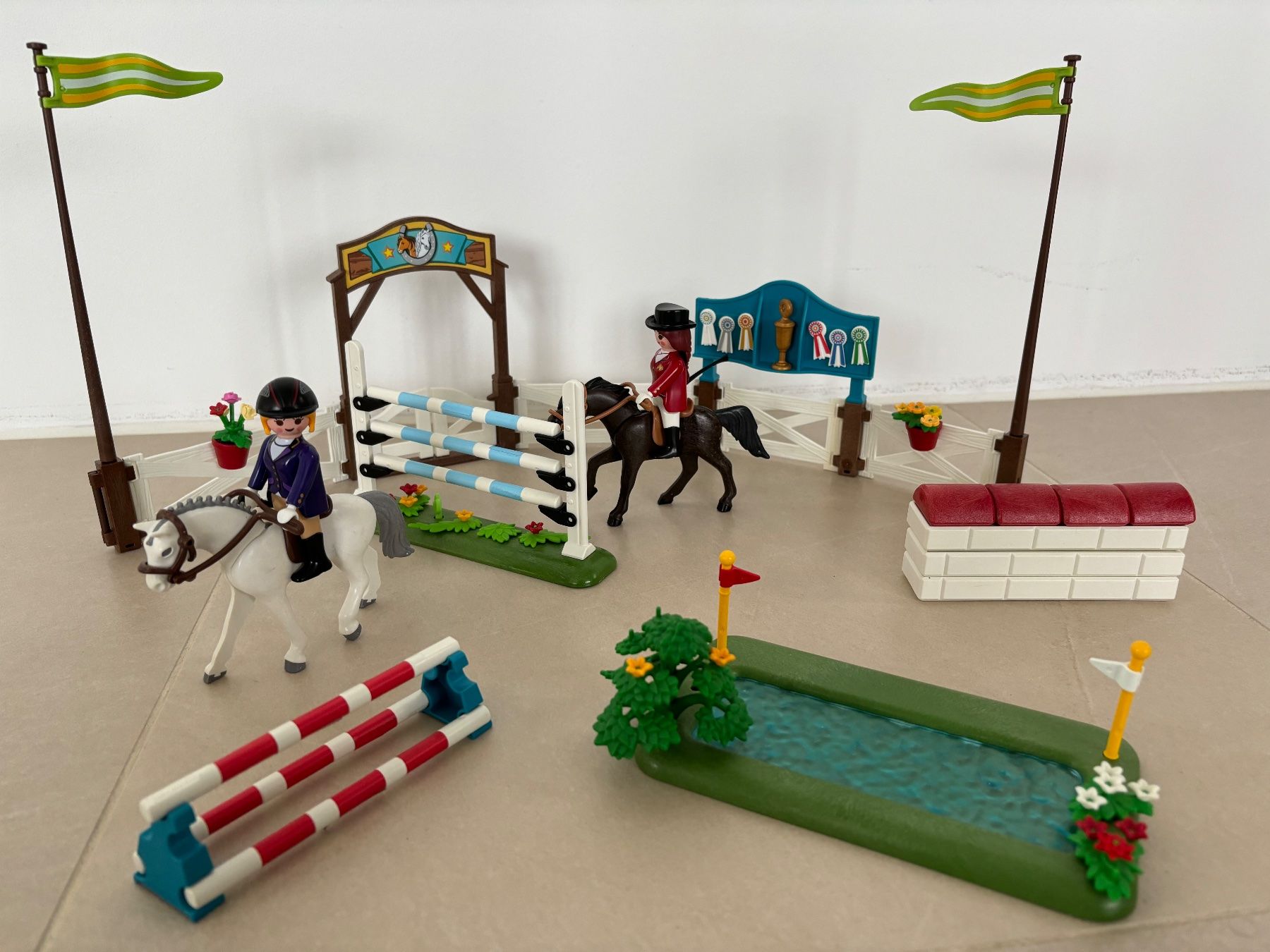 Playmobil Giocattoli: Reiterhof mit Springanlage Playmobil – Usato da Horw venduto da Gigafox7 9